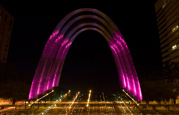 A "Twist" of the St. Louis Arch lit up for Susan G. Komen